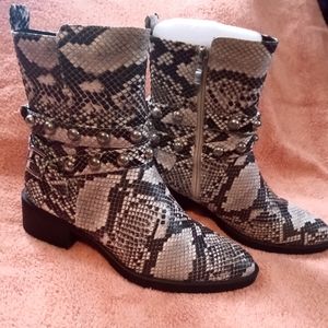 Women's Catherine Malandrino Snake print Ankle Boots